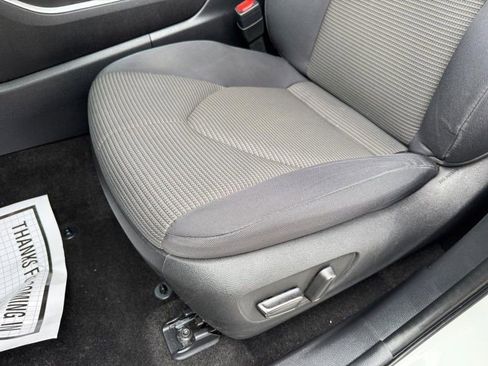 Used 2023 Toyota Highlander LE FWD image 18