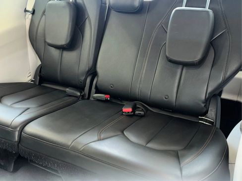 Used 2017 Chrysler Pacifica Touring-L image 42