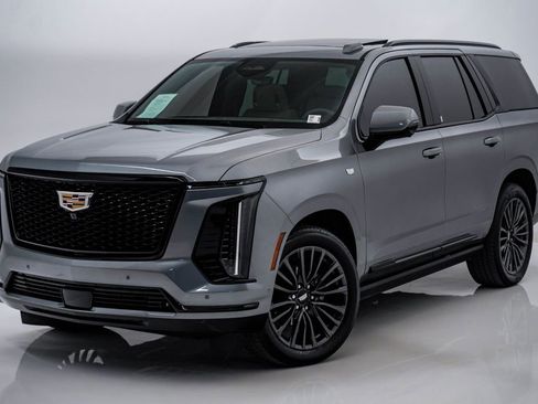 Used 2025 Cadillac Escalade Sport Platinum image 3