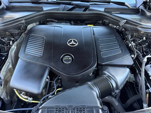 Used 2024 Mercedes-Benz GLC 300 image 39