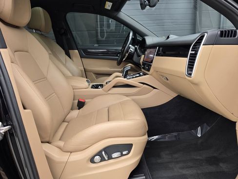 Used 2020 Porsche Cayenne AWD/4WD image 29