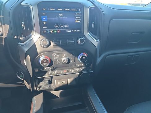 Used 2021 GMC Sierra 1500 SLT image 15