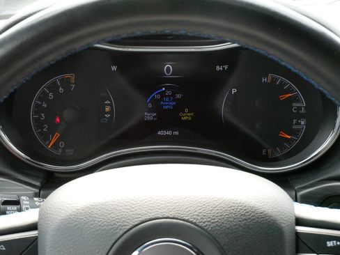 Used 2020 Jeep Grand Cherokee Laredo AWD/4WD image 20