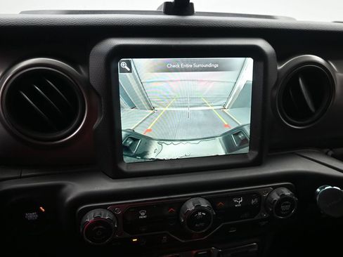 Used 2021 Jeep Gladiator Sport image 16