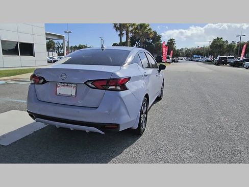 Used 2025 Nissan Versa SV w/ Trunk Package image 32