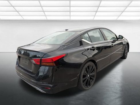 Used 2019 Nissan Altima 2.5 SR FWD image 2