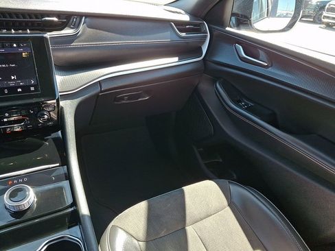 Used 2023 Jeep Grand Cherokee Altitude image 17