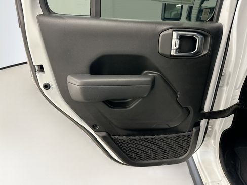 Used 2025 Jeep Wrangler Unlimited Rubicon image 26