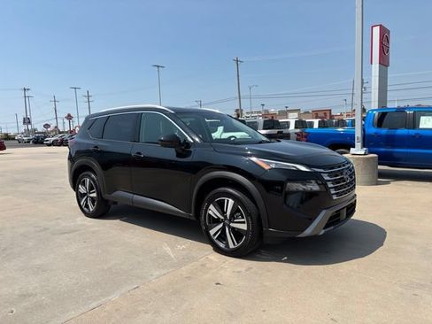 Used 2026 Nissan Rogue SL AWD/4WD image 2