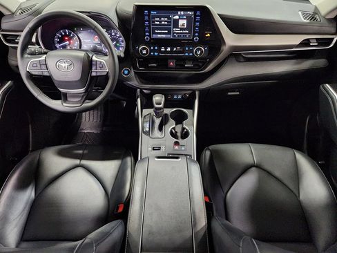 Used 2022 Toyota Highlander XLE FWD image 47