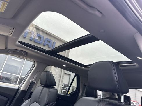 Used 2023 Honda Pilot Touring image 17