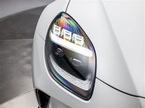 Used 2025 Aston Martin V8 Vantage Coupe image 15