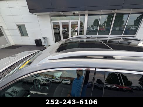 Used 2023 GMC Terrain SLT w/ Tech Package AWD/4WD image 9