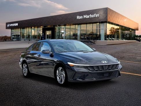 New 2026 Hyundai Elantra Limited FWD image 11