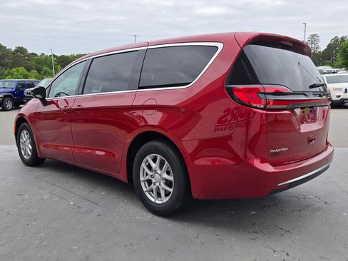 New 2027 Chrysler Pacifica Select FWD image 5
