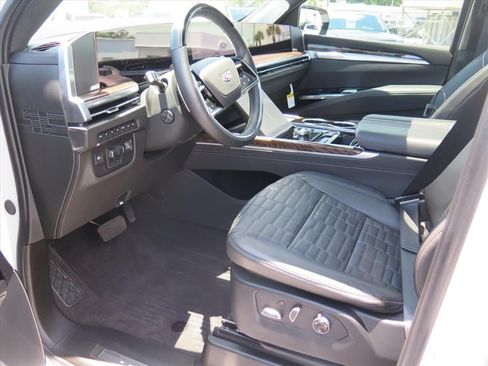 Certified 2025 Cadillac Escalade Sport Platinum w/ LPO, ONYX Package AWD/4WD image 12