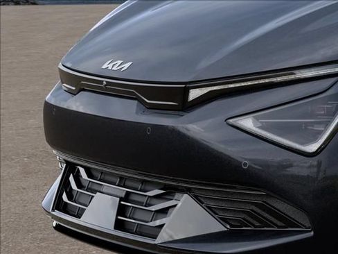 New 2026 Kia EV6 Wind RWD image 12
