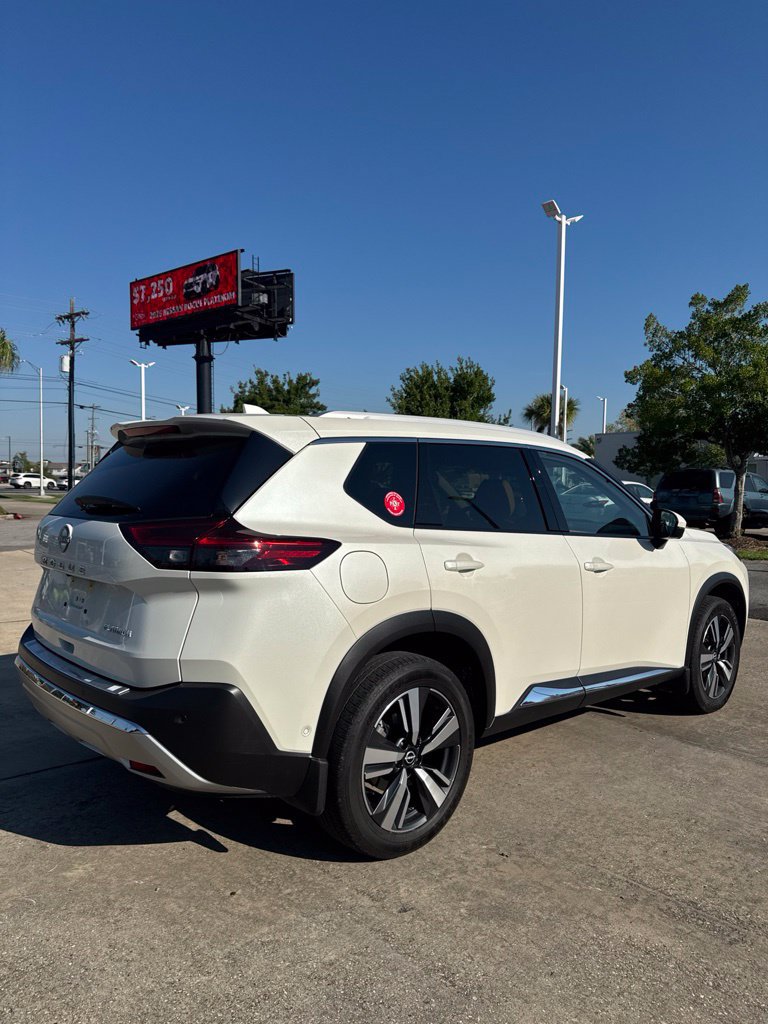 Used 2023 Nissan Rogue Platinum w/ Platinum Premium Package FWD image 5