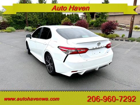 Used 2019 Toyota Camry SE FWD image 6