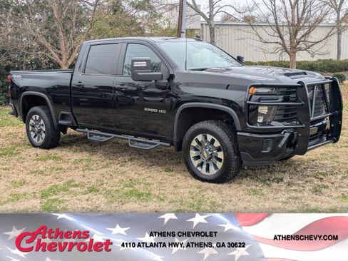 Used 2024 Chevrolet Silverado 2500 Custom image 1
