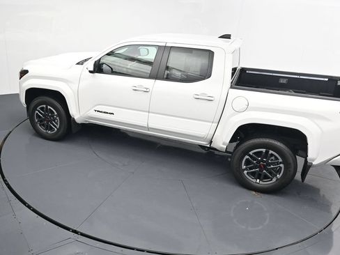 Used 2025 Toyota Tacoma TRD Sport AWD/4WD image 27