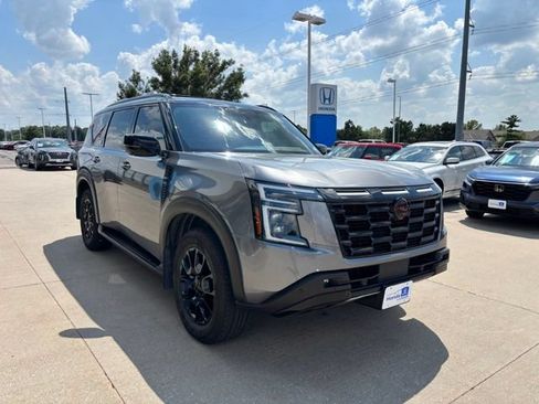 Used 2025 Nissan Armada PRO-4X AWD/4WD image 3