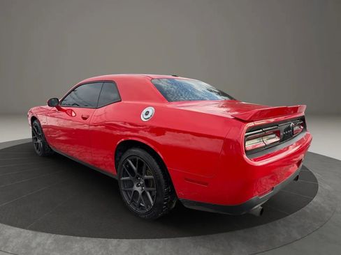 Used 2018 Dodge Challenger R/T RWD image 7
