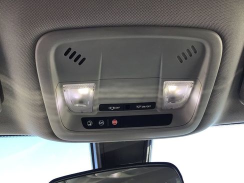 Used 2018 Chevrolet Malibu LT image 17