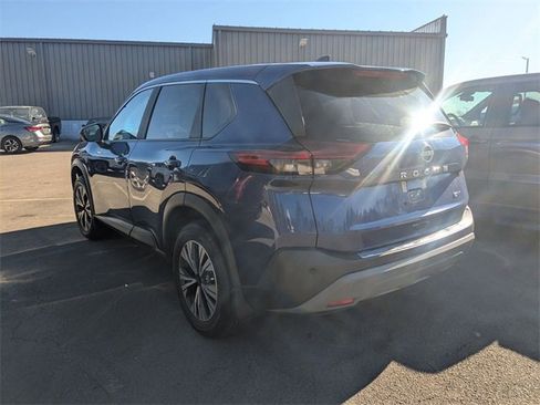 Used 2023 Nissan Rogue SV image 4