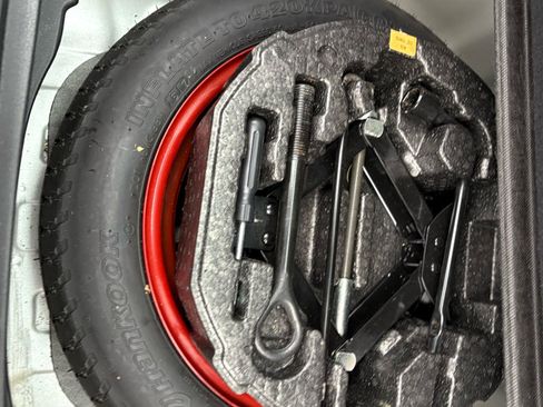 Used 2018 Hyundai Elantra GT image 19