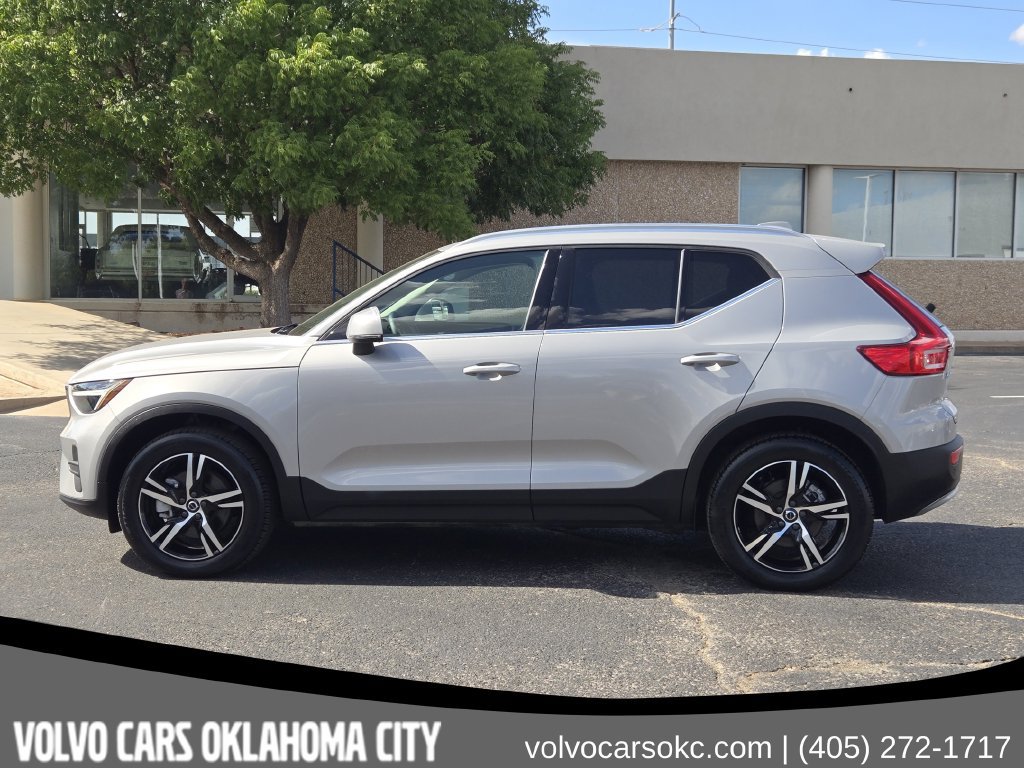 Certified 2025 Volvo XC40 B5 Core AWD/4WD image 4