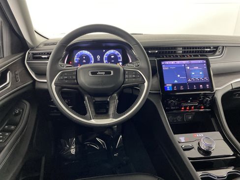 Used 2023 Jeep Grand Cherokee Limited image 35