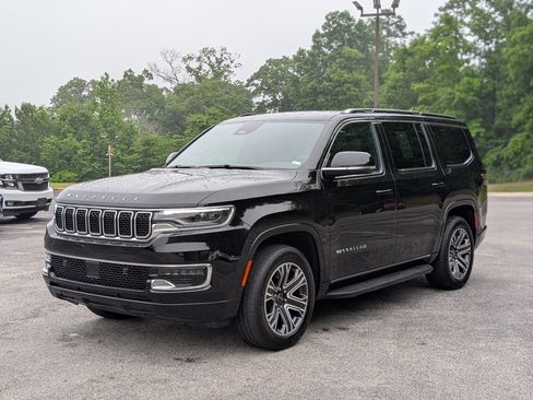 Used 2025 Jeep Wagoneer 4WD image 5