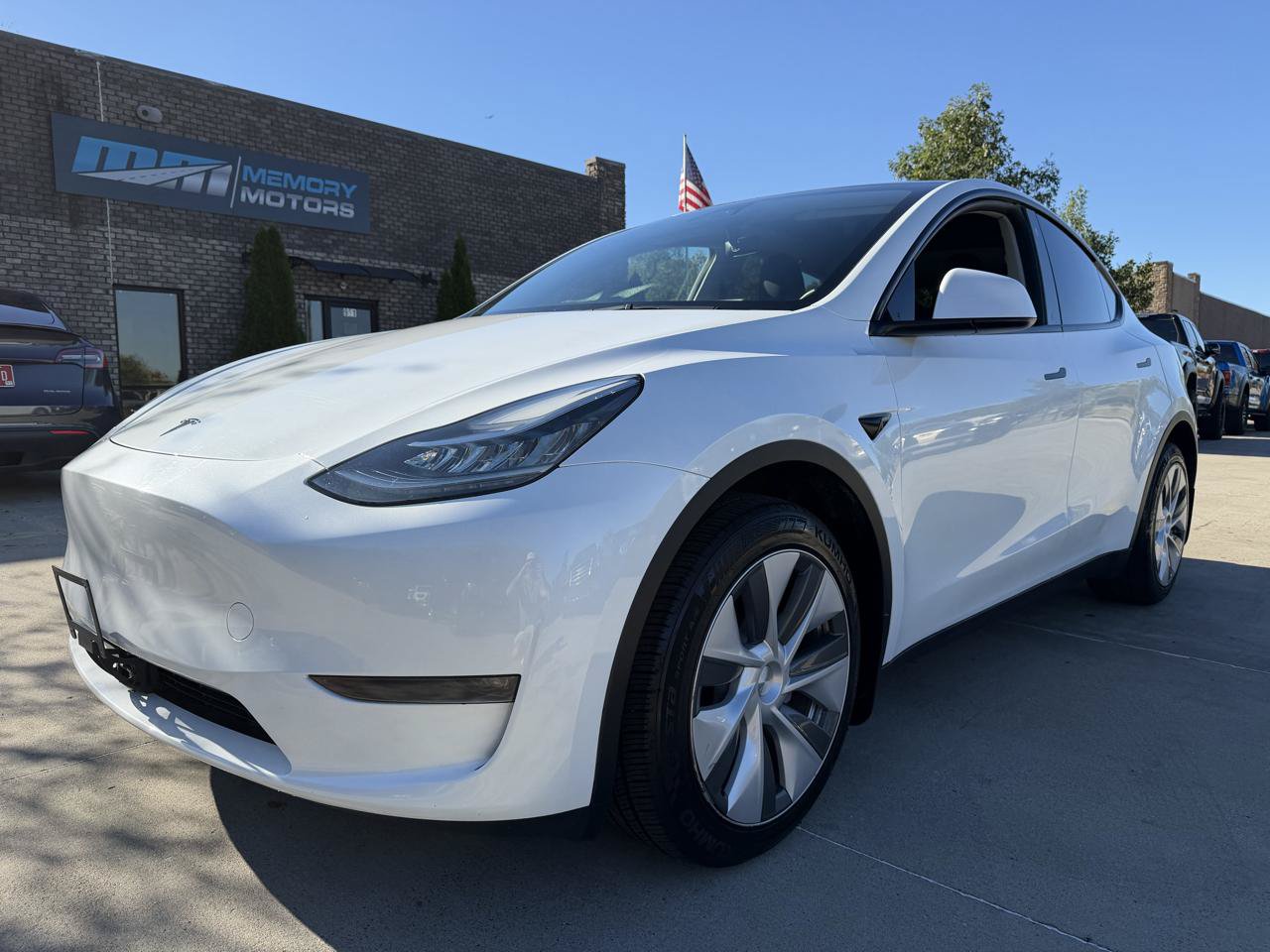 Used 2023 Tesla Model Y Long Range AWD/4WD image 1