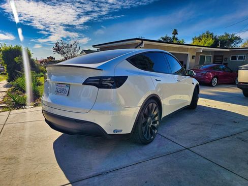 Used 2021 Tesla Model Y Performance image 4