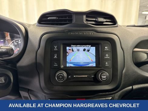 Used 2017 Jeep Renegade Latitude w/ Cold Weather Group AWD/4WD image 19
