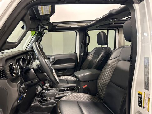 Used 2022 Jeep Wrangler Unlimited Sahara image 15