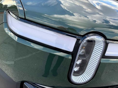 Used 2022 Rivian R1T Adventure image 26