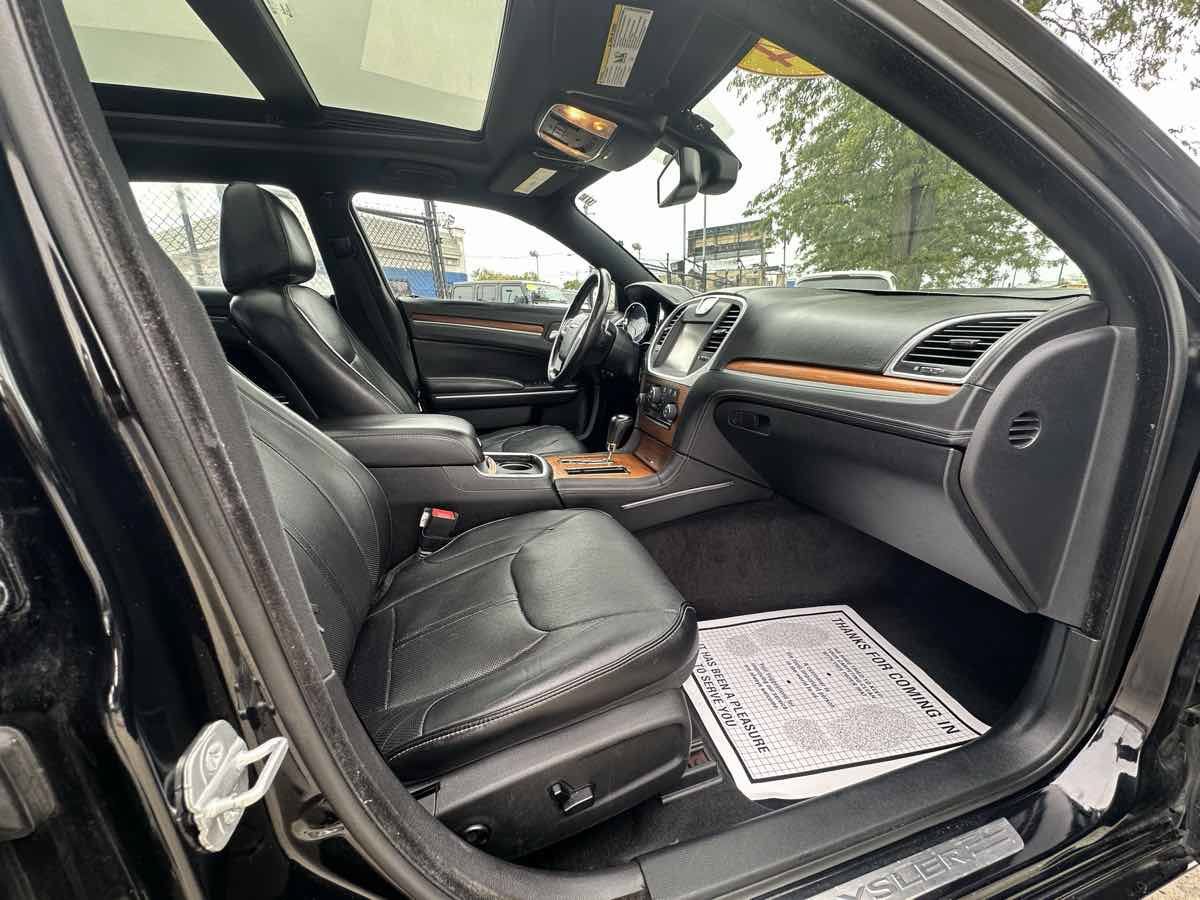 Used 2014 Chrysler 300 C w/ Harman/Kardon Audio Group RWD image 28