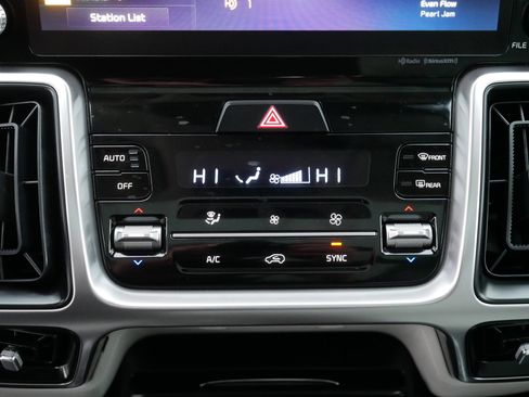 Certified 2023 Kia Sorento X-Line EX image 23