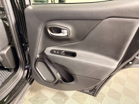 Certified 2023 Jeep Renegade Latitude image 31