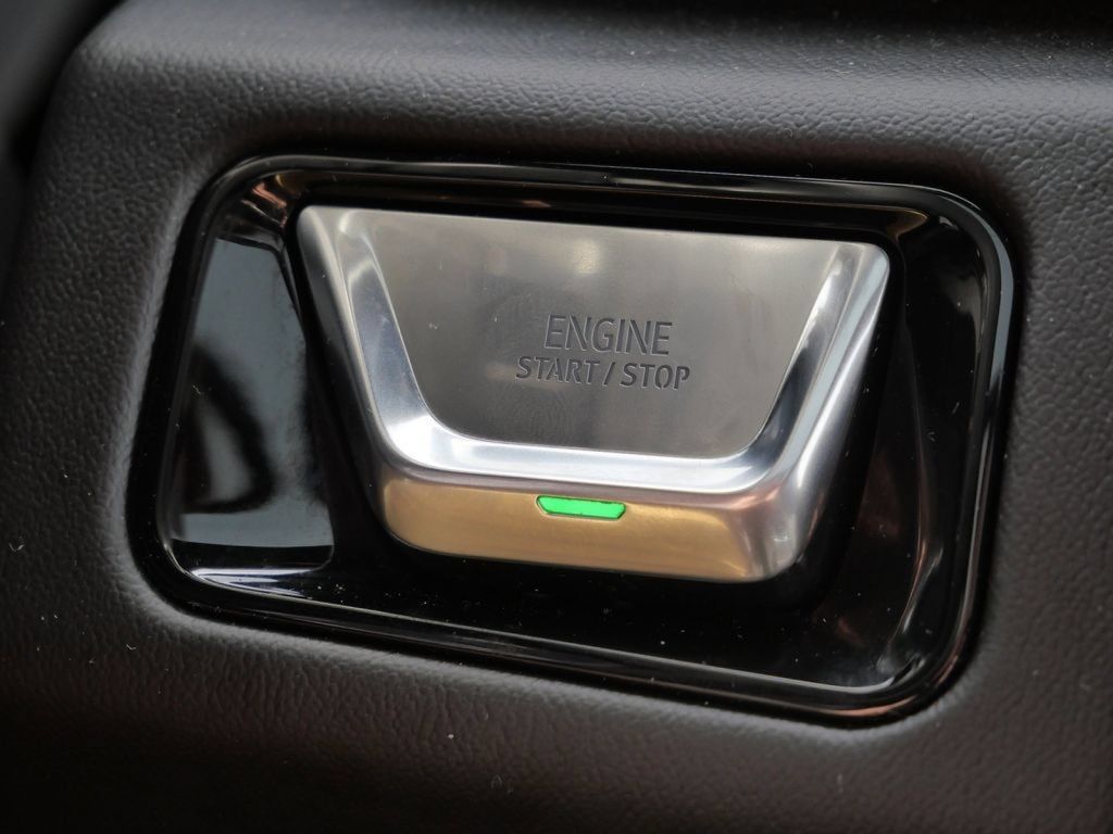 Used 2025 GMC Yukon Denali w/ Sun & Power Step Package AWD/4WD image 56