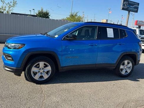 Used 2022 Jeep Compass Latitude w/ Convenience Group AWD/4WD image 3