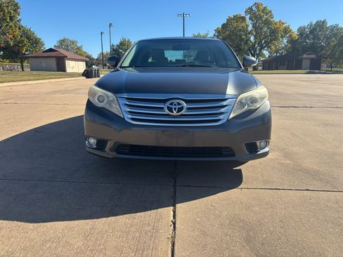 Used 2011 Toyota Avalon Limited image 4