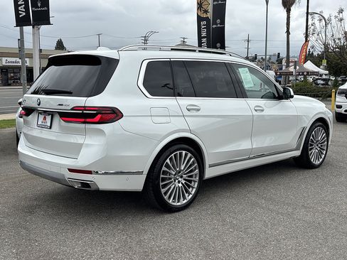 Used 2026 BMW X7 xDrive40i AWD/4WD image 3