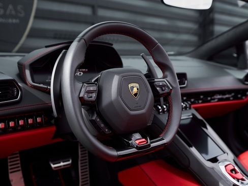 Used 2021 Lamborghini Huracan EVO image 36