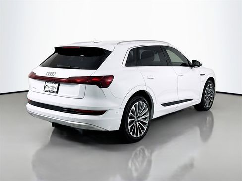 Used 2019 Audi e-tron Prestige w/ Prestige Package image 5