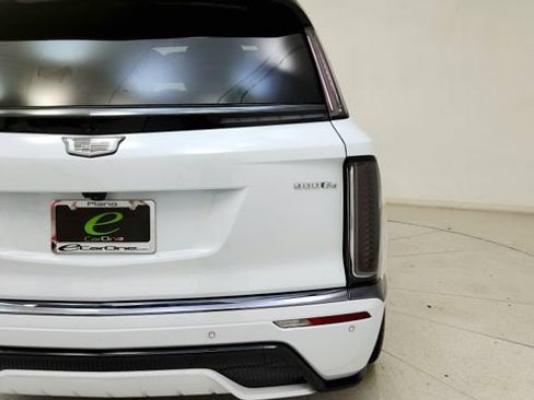 Used 2026 Cadillac Vistiq Platinum w/ LPO, Floor Liner Package AWD/4WD image 28