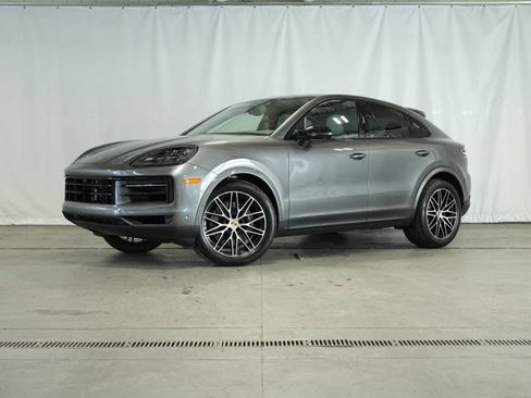 Used 2025 Porsche Cayenne Coupe image 1