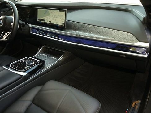 Used 2024 BMW 740i w/ Premium Package image 11